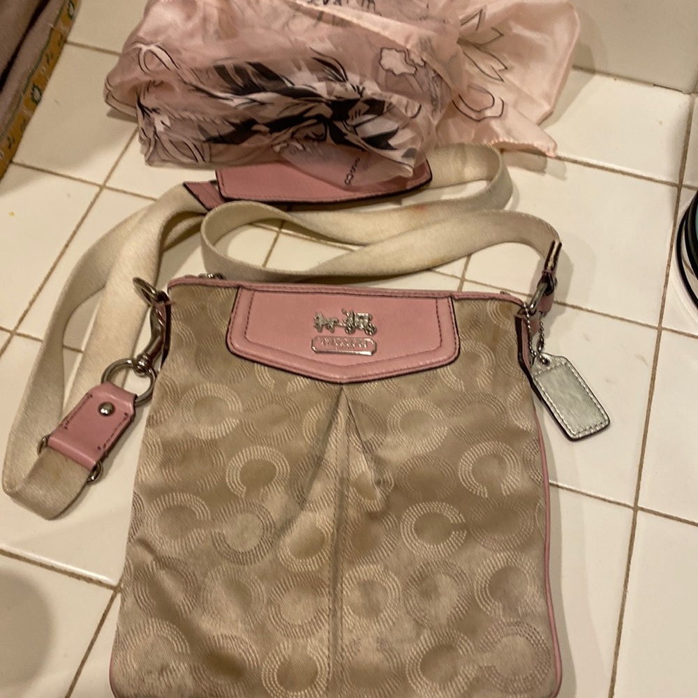 Coach crossbody Authentic Purse tan pink (Lenght 8,5 Inches, Height 7,5 Inches
